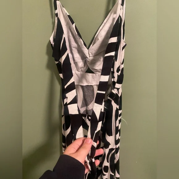 Elegant Black and White Maxi Dress - Picture 5 of 5